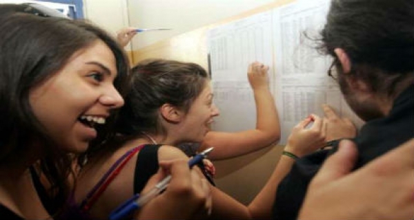 Ανακοινώθηκαν οι βαθμολογίες των πανελλαδικών εξετάσεων